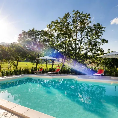 Splendid In With Shared Pool Apartman Sassoferrato