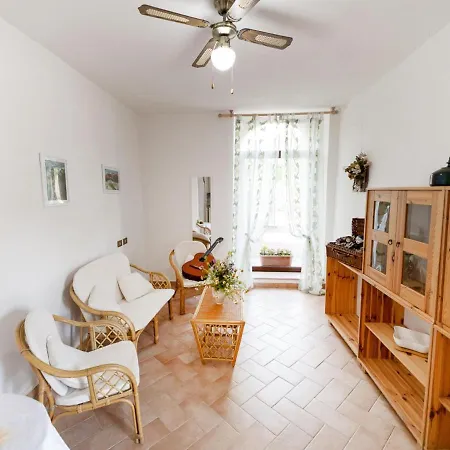 Splendid In With Shared Pool Apartman