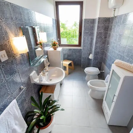 Splendid In With Shared Pool Apartman