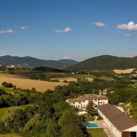Splendid In With Shared Pool Apartman Sassoferrato