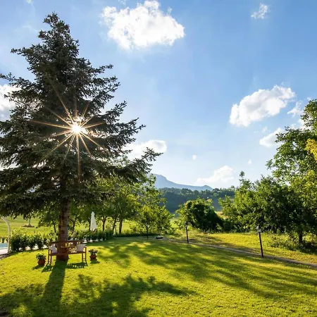 Splendid In With Shared Pool Apartman