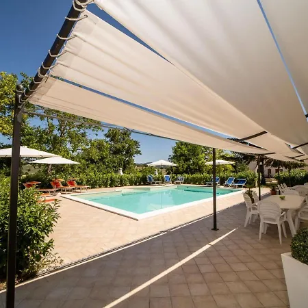 Splendid In With Shared Pool * Sassoferrato