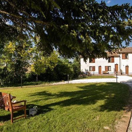 Splendid In With Shared Pool * Sassoferrato
