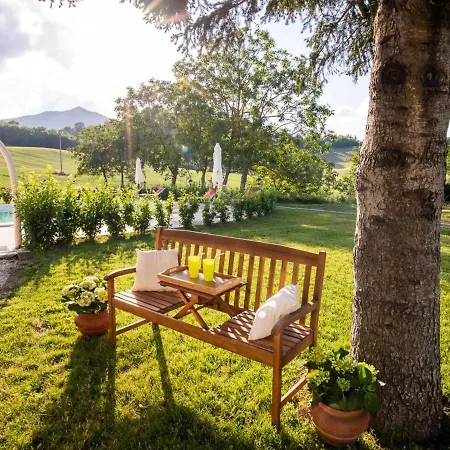 Splendid In With Shared Pool Sassoferrato