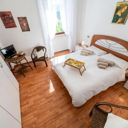 Splendid In With Shared Pool Apartman